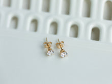 Load image into Gallery viewer, Clear Stud Earrings
